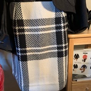 Jones New York 🤍🖤 Cream & Black Skirt